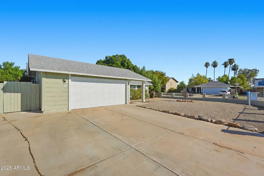 4128 W Gelding Drive, Phoenix, AZ 85053 - Image #2