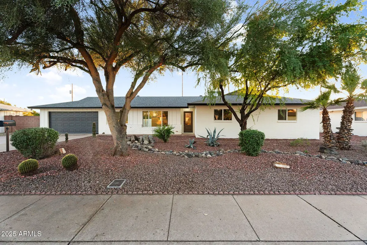 1523 W Flynn Lane, Phoenix, AZ 85015 - Image #1