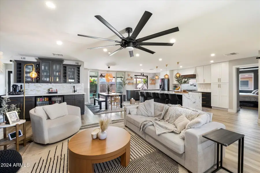 4015 E Catalina Drive, Phoenix, AZ 85018 - Image #2