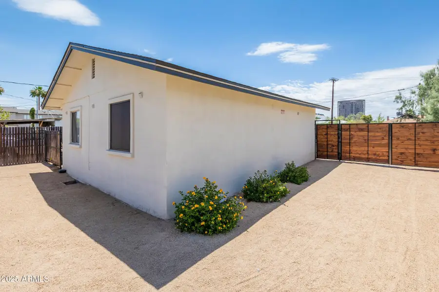 1011 E Amelia Avenue, Phoenix, AZ 85014 - Image #3