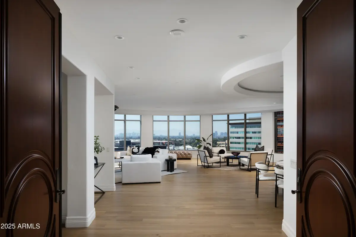 2402 E Esplanade Lane #902, Phoenix, AZ 85016 - Image #1