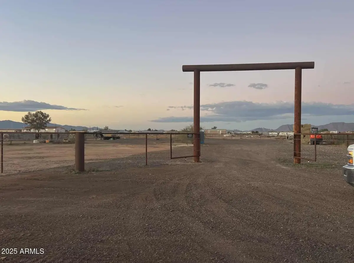 51252 W Buffalo Dog Road, Aguila, AZ 85320 - Image #1