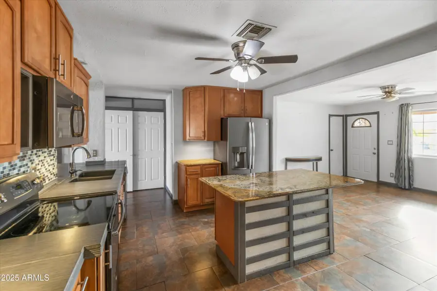 834 E Granada Avenue, Apache Junction, AZ 85119 - Image #2