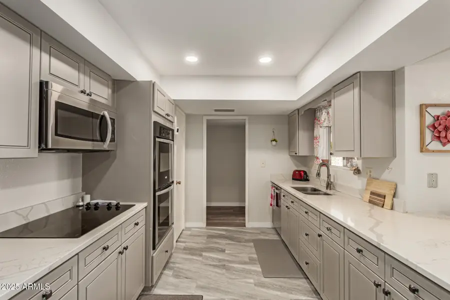 13610 N Hawthorn Drive, Sun City, AZ 85351 - Image #2