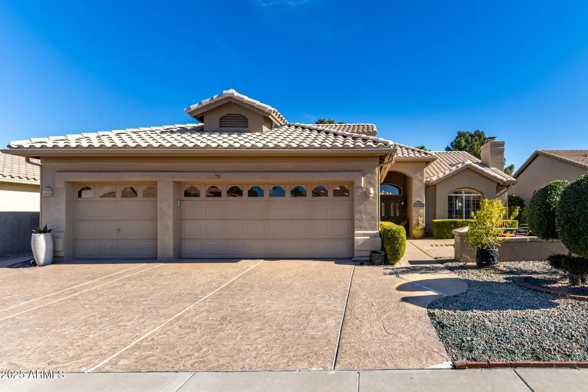 5733 S Amberwood Drive, Chandler, AZ 85248 - Image #1