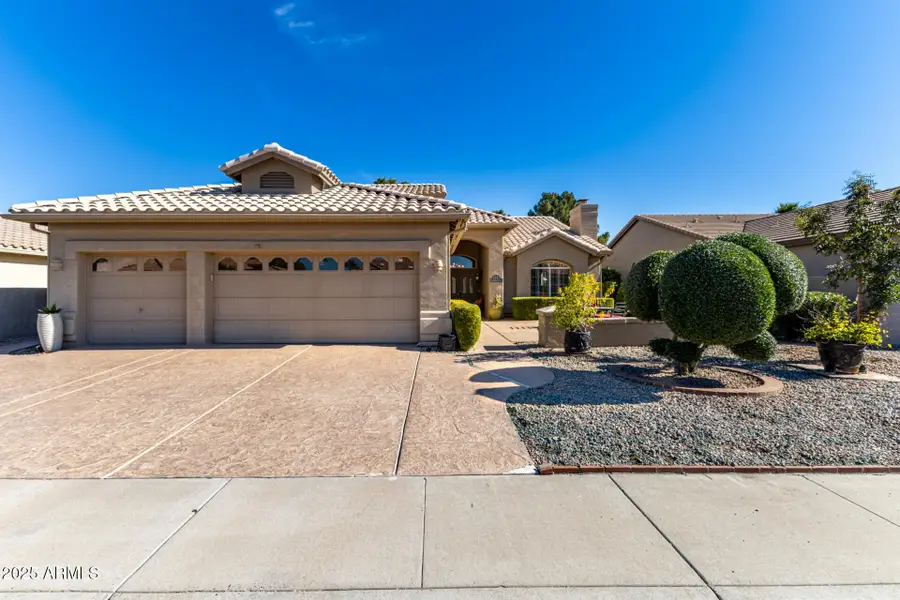 5733 S Amberwood Drive, Chandler, AZ 85248 - Image #2