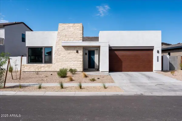 917 E Buist Avenue, Phoenix, AZ 85042