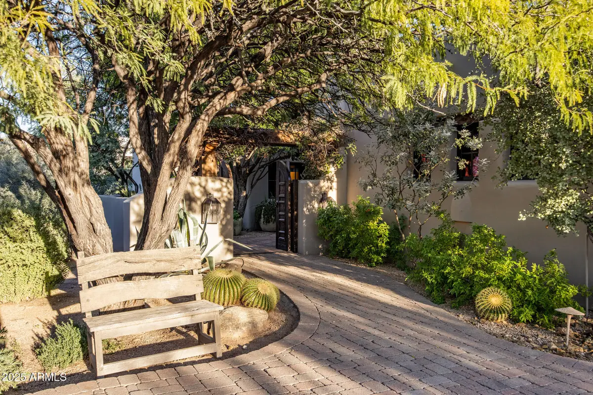 8300 E Dixileta Drive #211, Scottsdale, AZ 85266 - Image #1