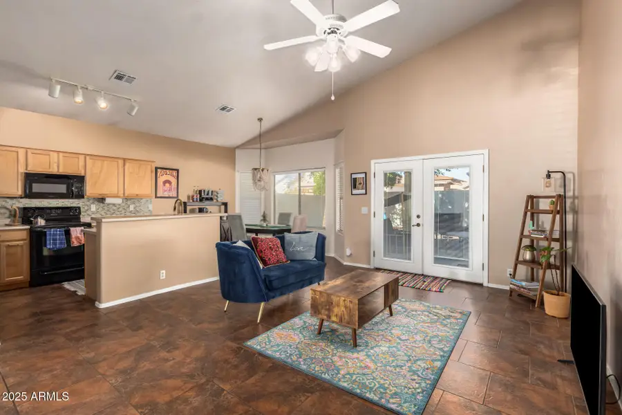 8136 W Laurel Lane W, Peoria, AZ 85345 - Image #2