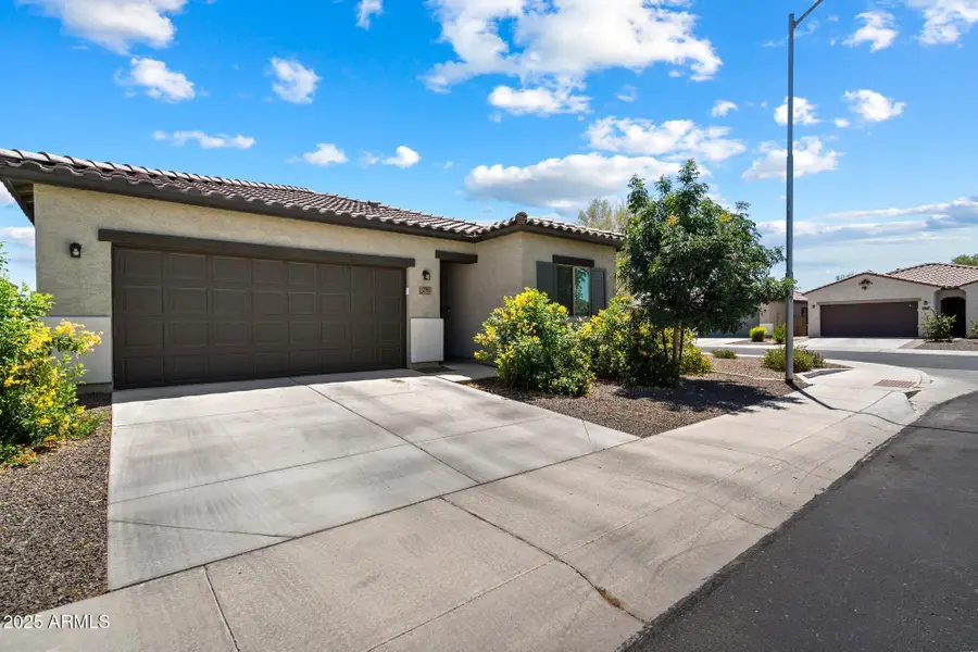 2753 E Fossil Ridge Road, Phoenix, AZ 85050 - Image #2