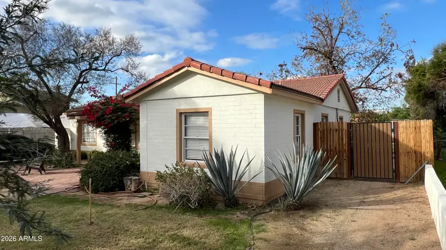 2208 E Earll Drive, Phoenix, AZ 85016 - Image #3