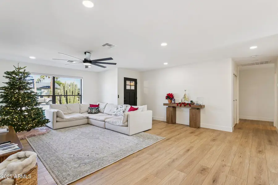 2437 E North Lane, Phoenix, AZ 85028 - Image #2