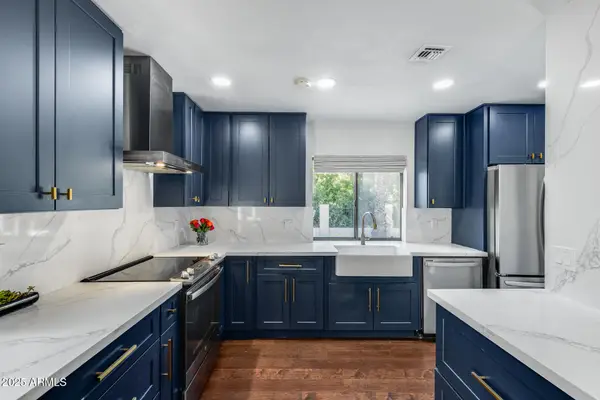 1902 E Linger Lane, Phoenix, AZ 85020