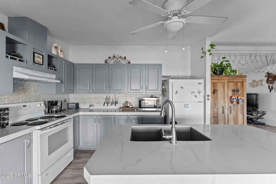 30040 W Redbird Road, Wittmann, AZ 85361 - Image #2