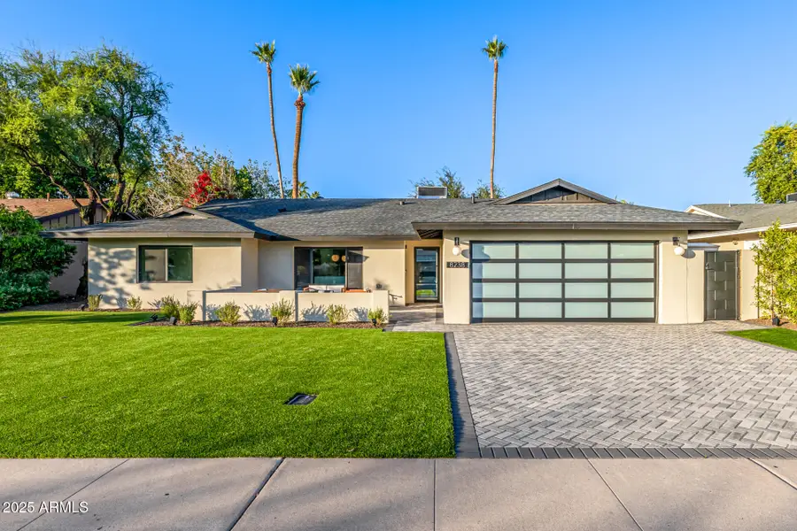 8238 E Jackrabbit Road, Scottsdale, AZ 85250 - Image #3