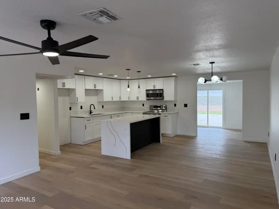 1831 N 74th Lane, Phoenix, AZ 85035 - Image #2