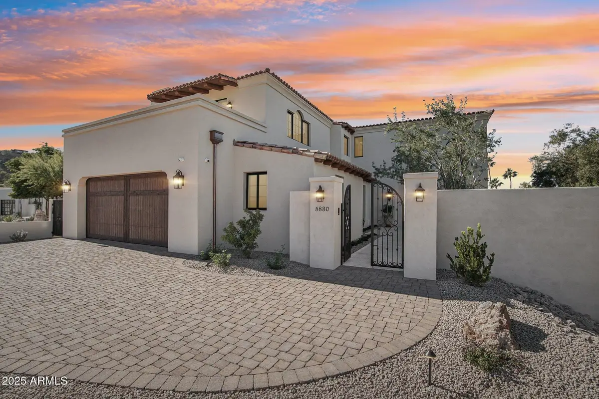 5830 N Echo Canyon Lane, Phoenix, AZ 85018 - Image #1