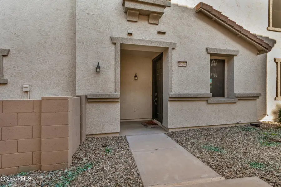 2925 E Dunbar Drive, Phoenix, AZ 85042 - Image #2