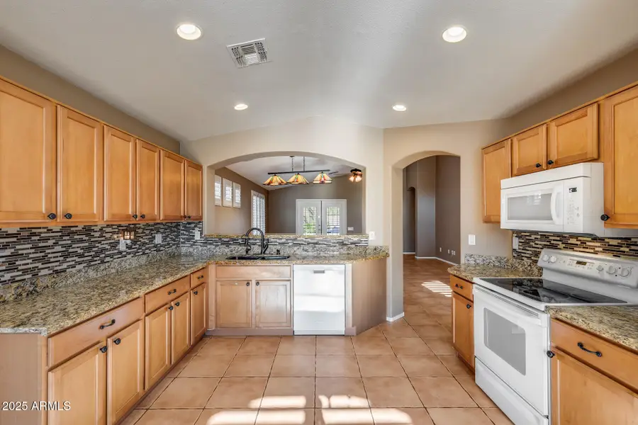 10588 E Dutchmans Trail, Gold Canyon, AZ 85118 - Image #2