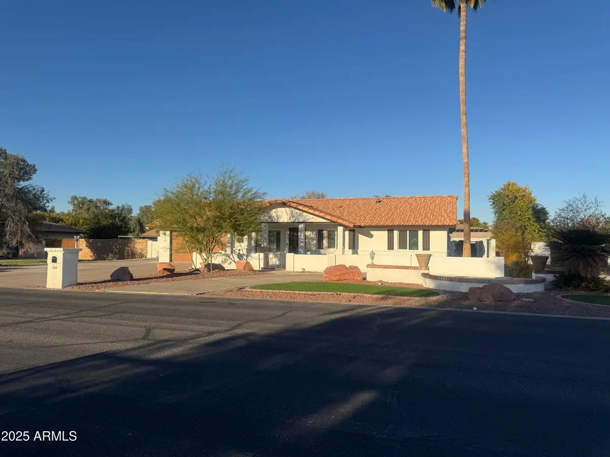 704 E Mesquite Avenue, Gilbert, AZ 85296 - Image #1