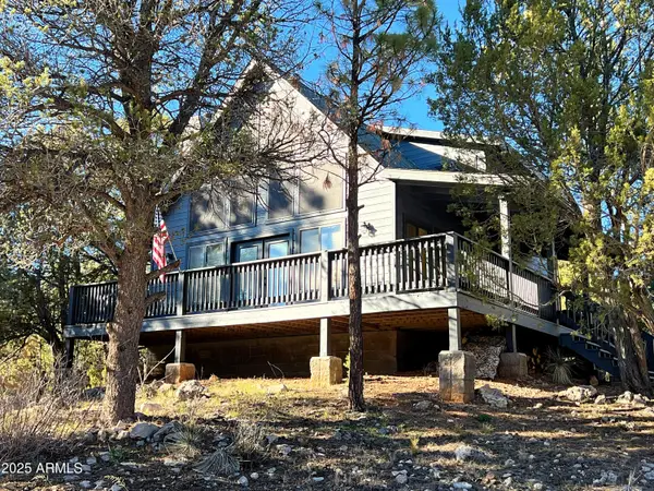 2240 Fairway Drive, Overgaard, AZ 85933