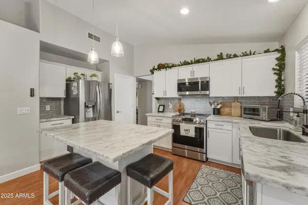 2105 E Robin Lane, Phoenix, AZ 85024