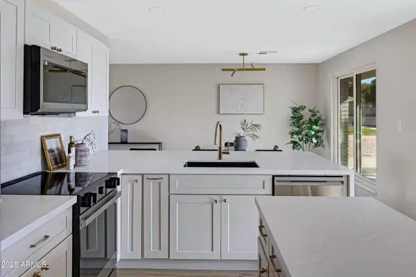 3350 E Florian Avenue, Mesa, AZ 85204