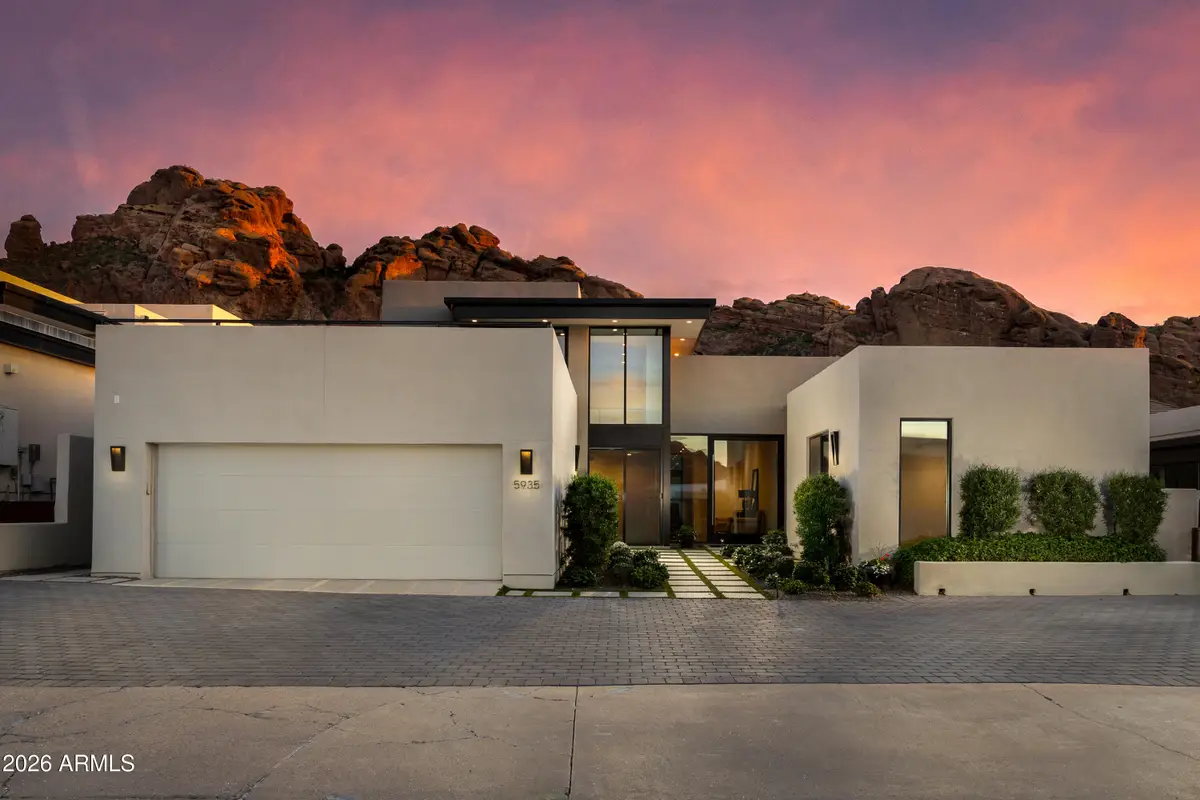 5935 N Echo Canyon Lane, Phoenix, AZ 85018 - Image #1