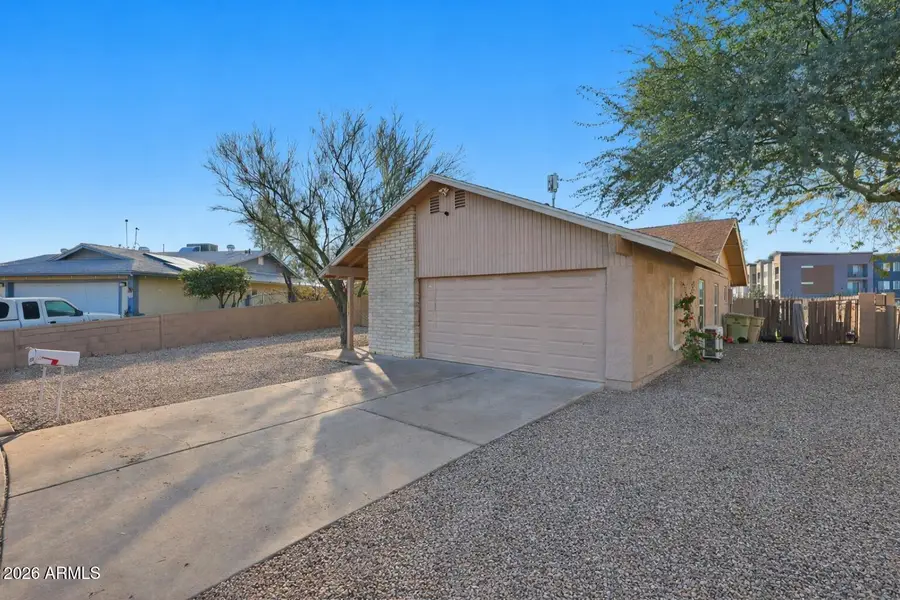 5517 W Zoe Ella Way, Glendale, AZ 85306 - Image #2