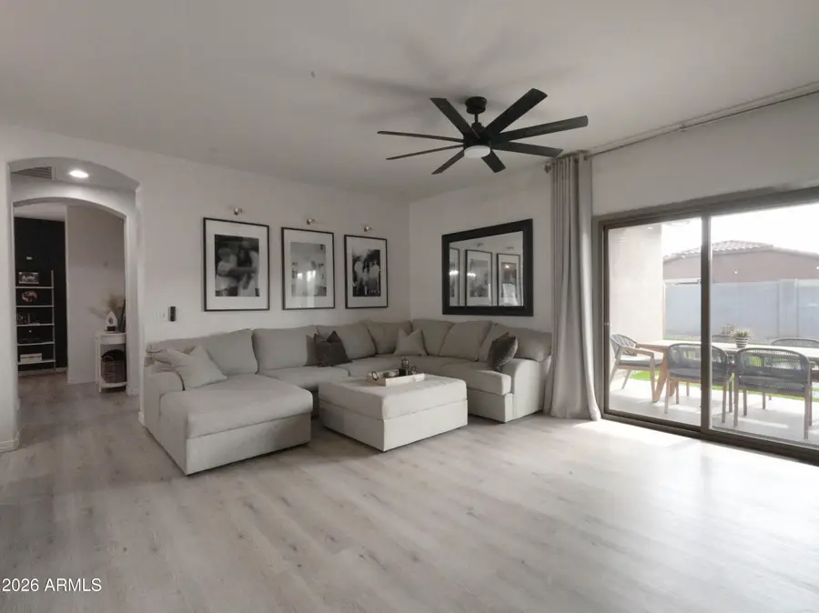 915 W Sisso Tree Avenue, San Tan Valley, AZ 85140 - Image #3