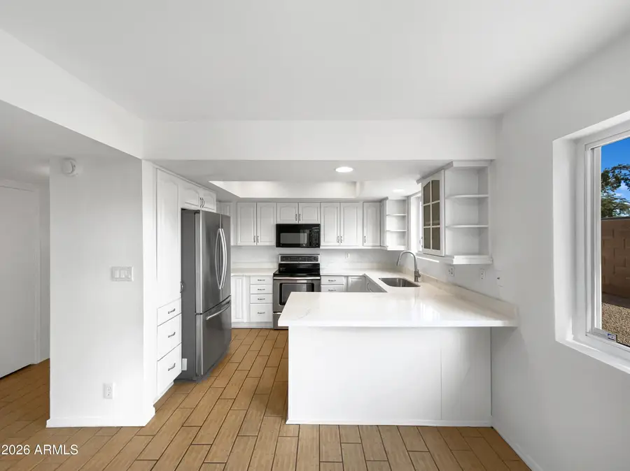 2912 S Price Road, Tempe, AZ 85282 - Image #2