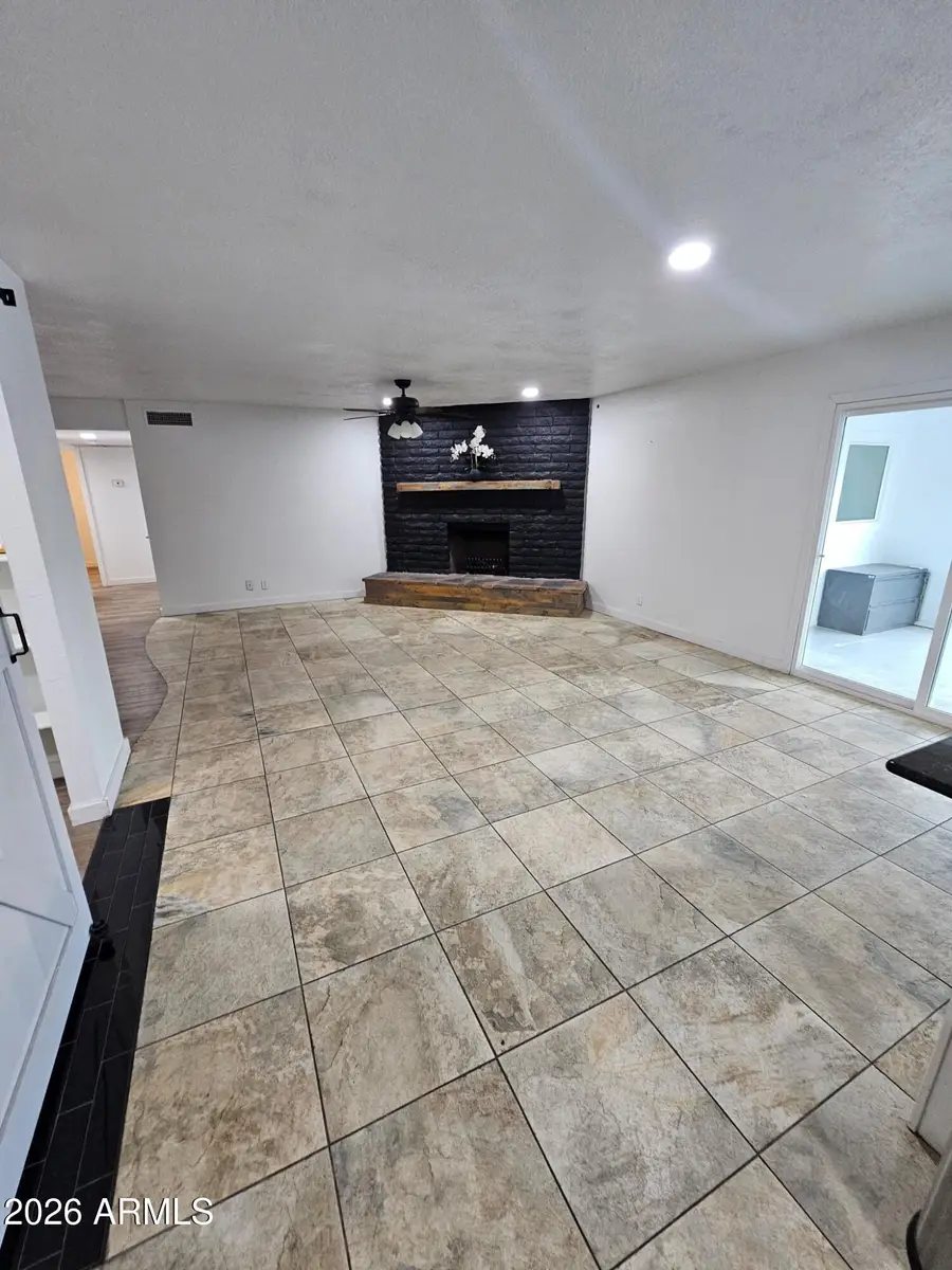 902 E Glade Avenue, Mesa, AZ 85204 - Image #3