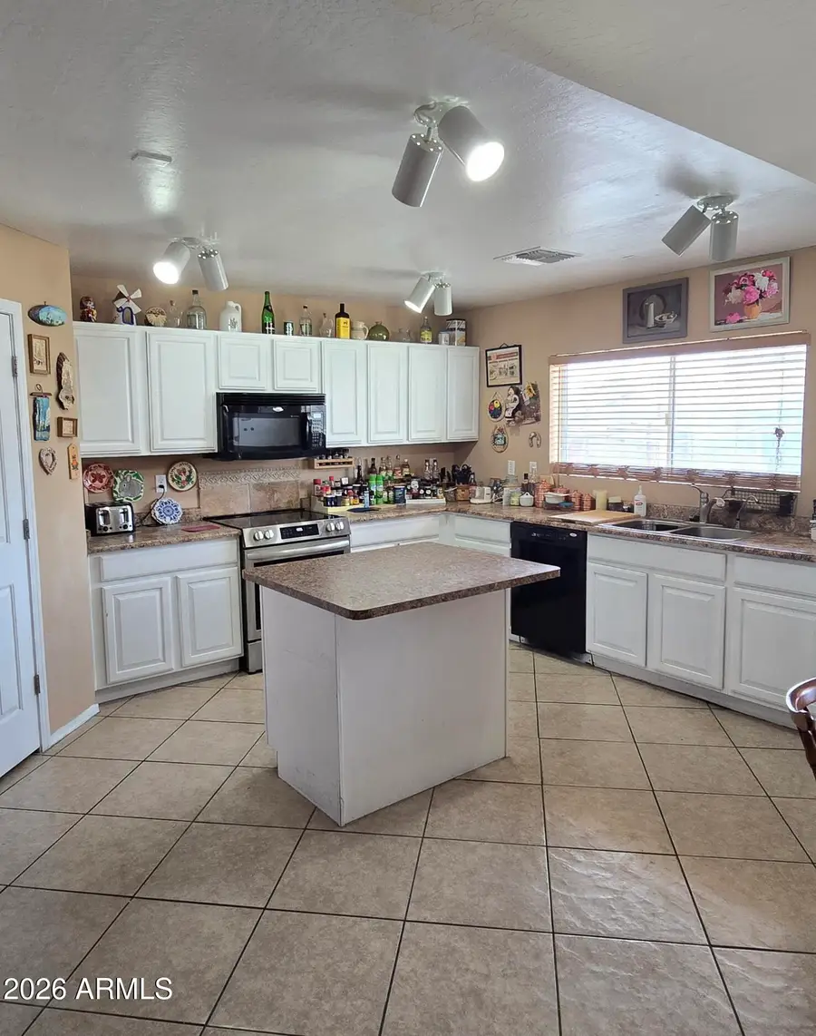 28162 N Granite Avenue, San Tan Valley, AZ 85143 - Image #2