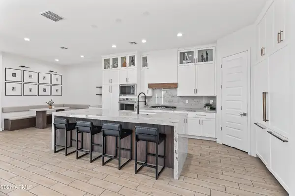 21324 N 60th Place, Phoenix, AZ 85054