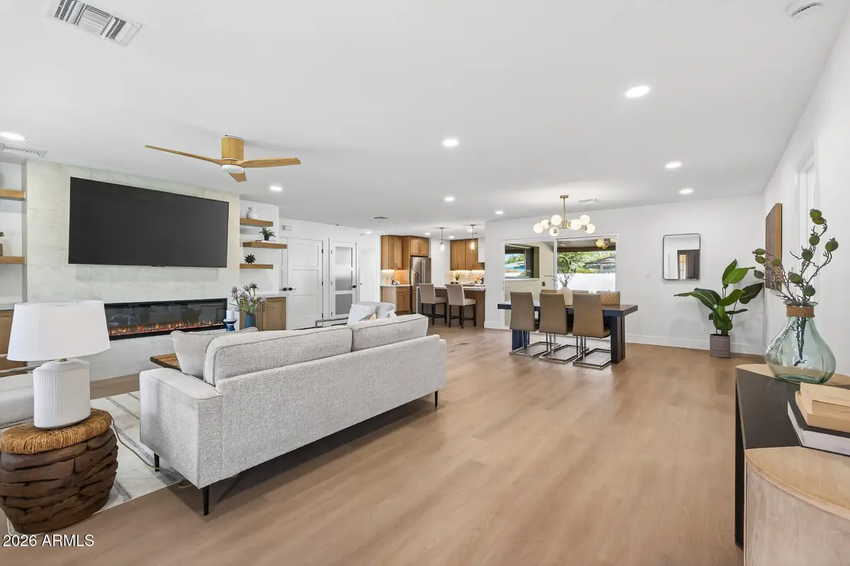 3402 E Mercer Lane, Phoenix, AZ 85028 - Image #1