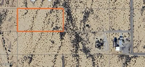 --- N West Road, Aguila, AZ 85320