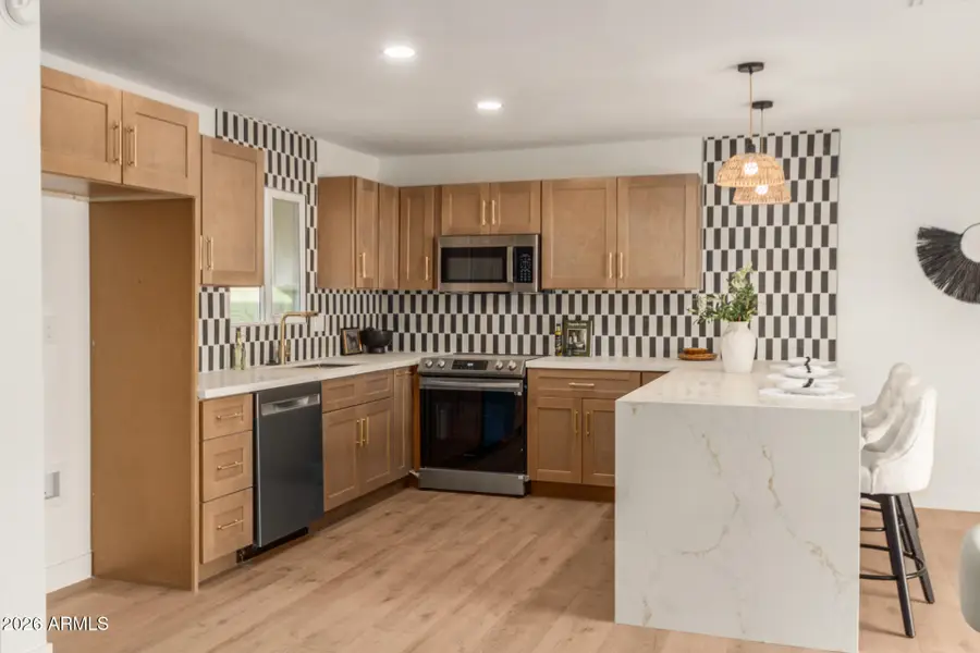 516 E Greenway Drive, Tempe, AZ 85282 - Image #2