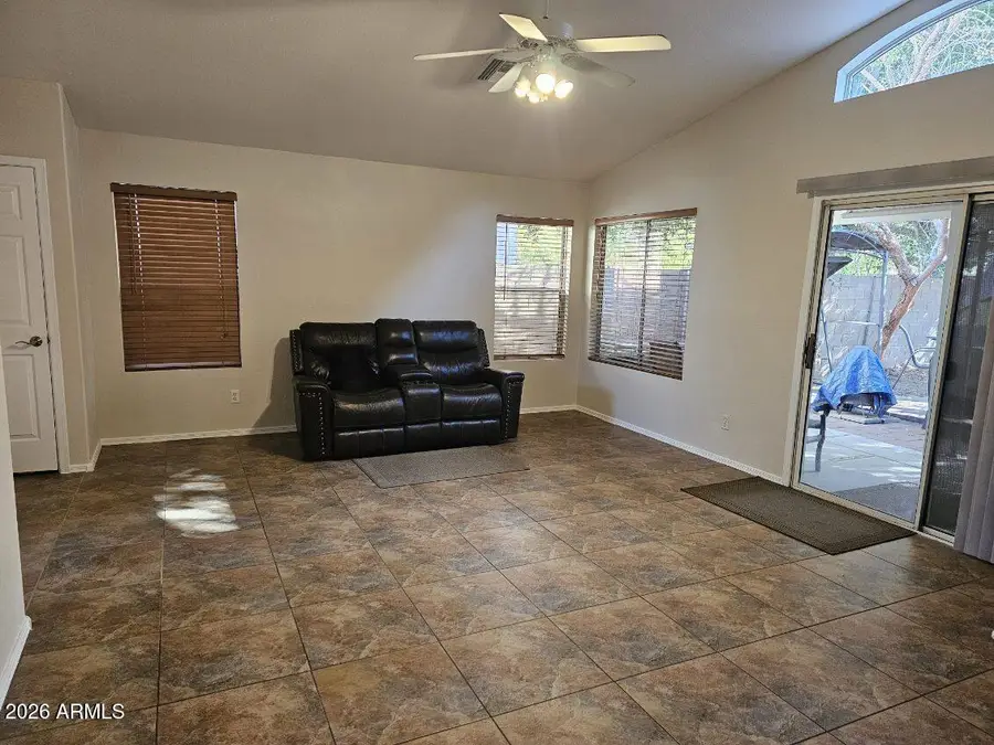 285 W Washington Avenue, Gilbert, AZ 85233 - Image #2