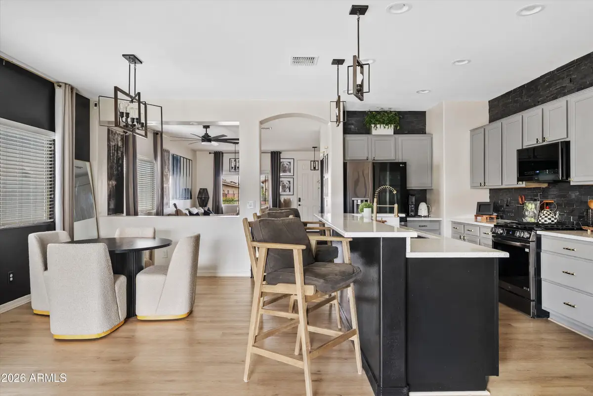 915 W Sisso Tree Avenue, San Tan Valley, AZ 85140 - Image #1