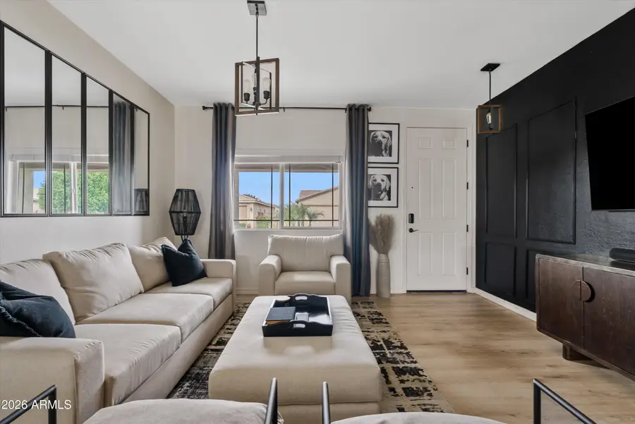 915 W Sisso Tree Avenue, San Tan Valley, AZ 85140 - Image #2