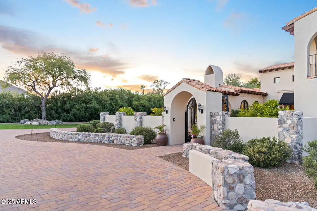 8243 N Mockingbird Lane, Paradise Valley, AZ 85253 - Image #1