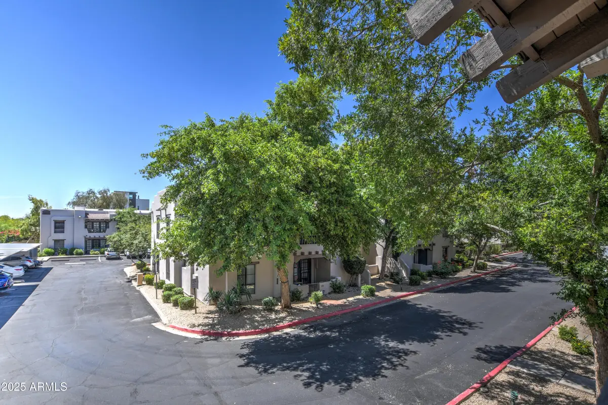 7300 N Dreamy Draw Drive #202, Phoenix, AZ 85020 - #1