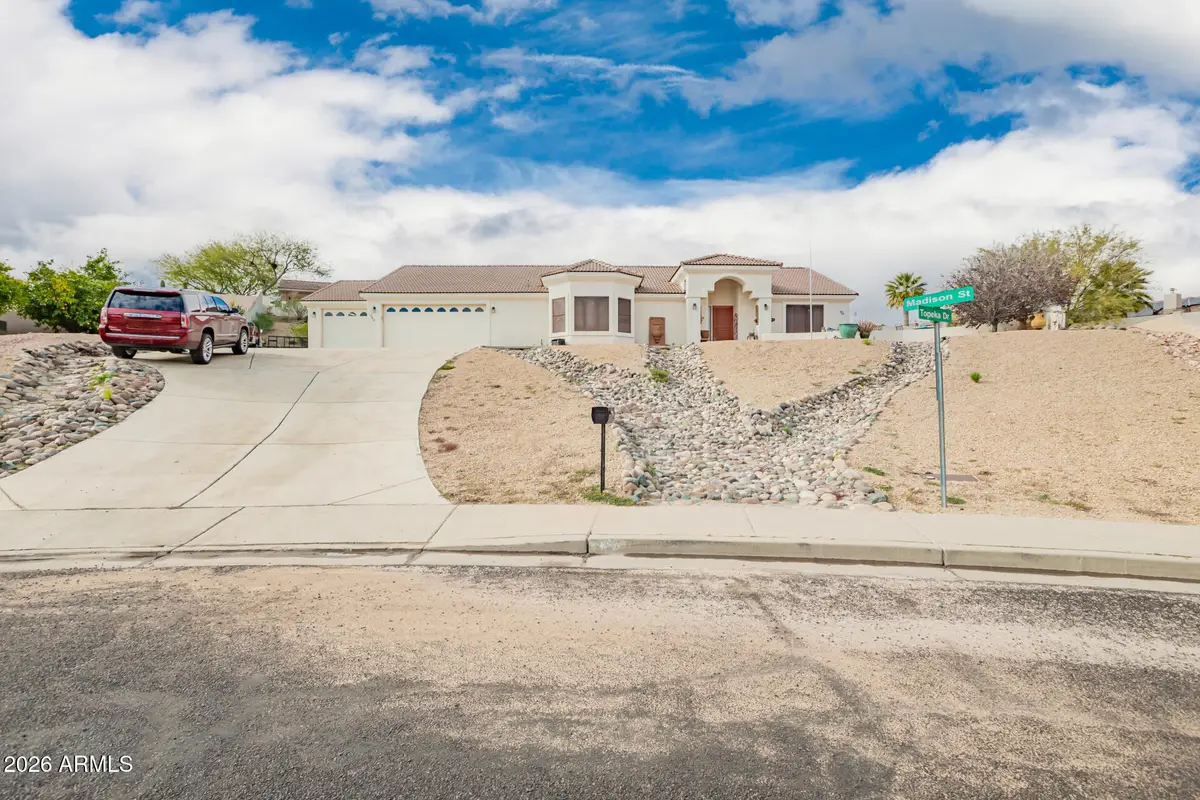 560 W Topeka Drive, Wickenburg, AZ 85390 - Image #1