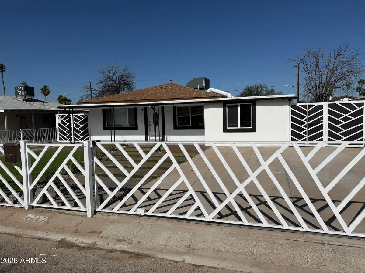 3542 E Earll Drive, Phoenix, AZ 85018 - Image #1