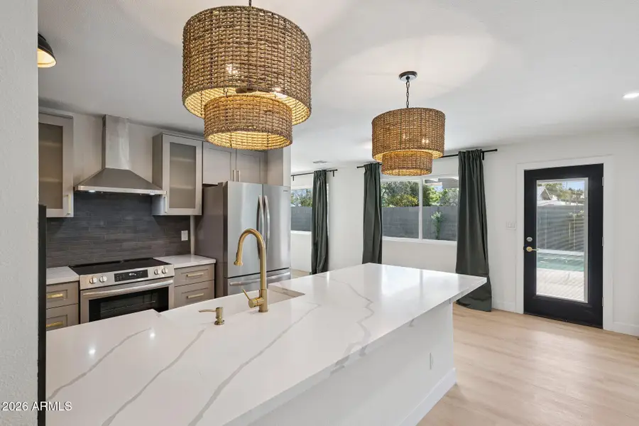 735 E Manhatton Drive, Tempe, AZ 85282 - Image #2