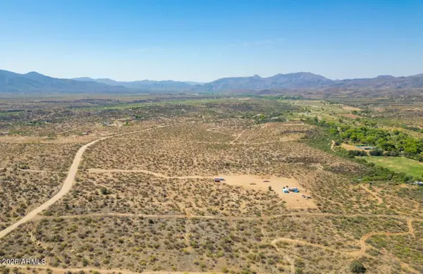 000 S Wagoner Road #D, Congress, AZ 85332