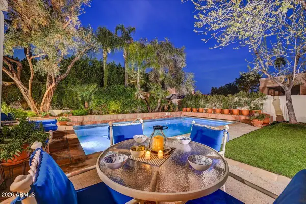 2550 E Denton Lane, Phoenix, AZ 85016