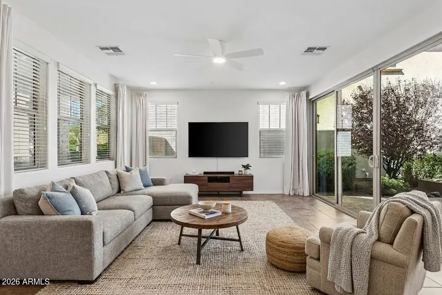 922 S Agnes Lane, Gilbert, AZ 85296 - #2