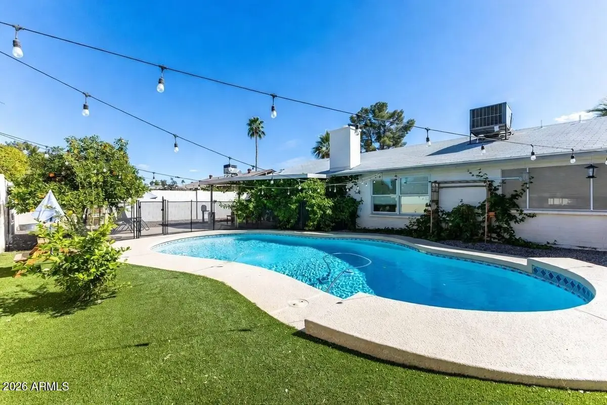 864 W Kilarea Avenue, Mesa, AZ 85210 - #1