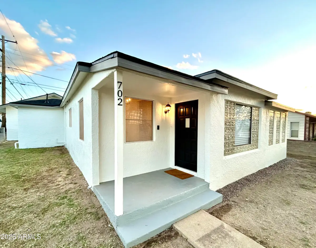 702 Paxton Avenue, Miami, AZ 85539 - #1